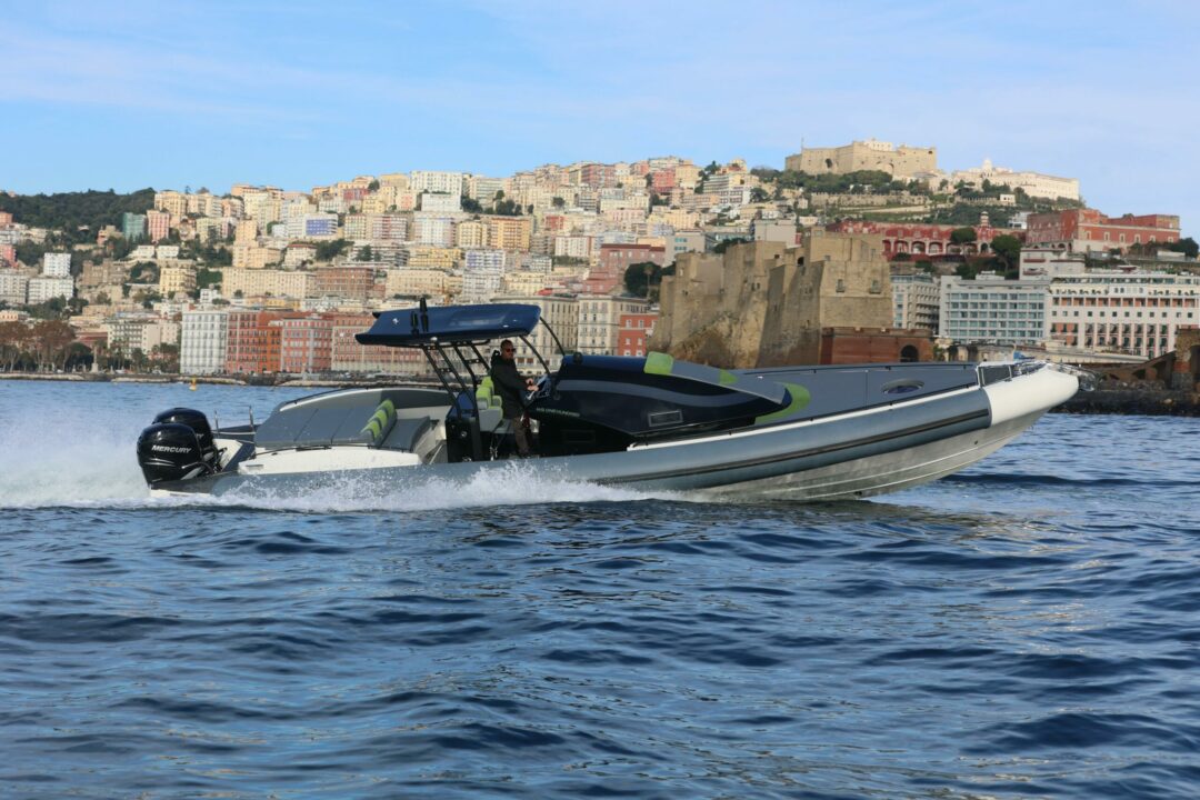 Cantiere Nautico MIAMI GOLD Produzione e Fabbrica di Gommoni e barche a Napoli Campania da 13 Metri Cabinati a 6 Metri.